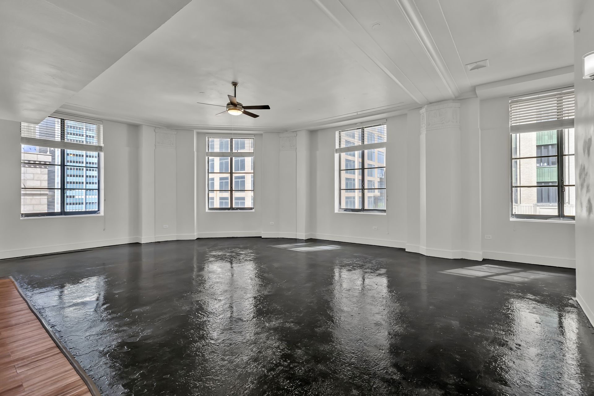 Grand Loft corner living area with four windows, 1900 Elm Lofts